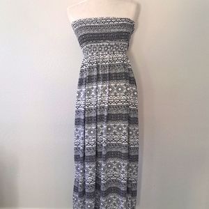 Mr. Búho Strapless Bsndeau Maxi Dress Size Medium